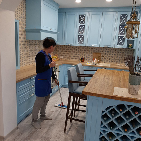 Работник клининговой компании